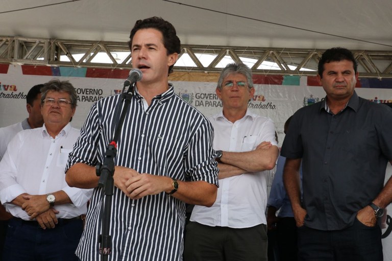 ricardo-assina-ordem-da-adultora-de-montada_foto-francisco-franca-6.jpg