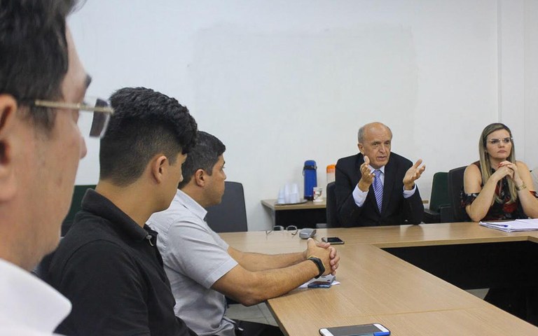 ses gov assina contrato para realizacao de Cirurgia de catarara foto Ricardo Puppe (1).jpeg
