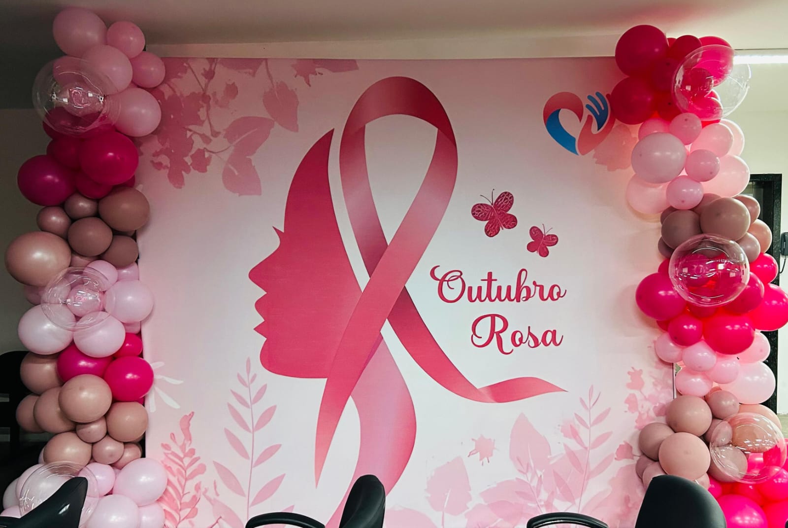 Painel montado na recepção do Hospital do Bem.jpg