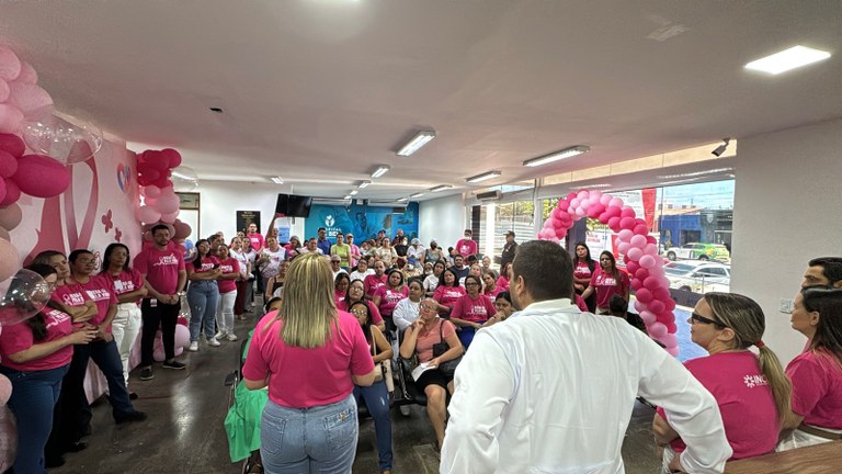 Palestra de abertura do Outubro Rosa foi com os oncologistas Nayarah Xavier e Silas Negrão.jpg