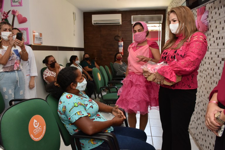 01.10.2020 Visita da primeira dama ao CEDC (4).JPG
