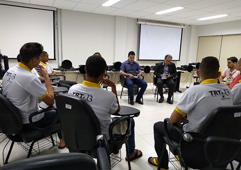 fundac-jovens-recebem-certificado-no-curso-de-manutencao-de-microcomputadores.jpg