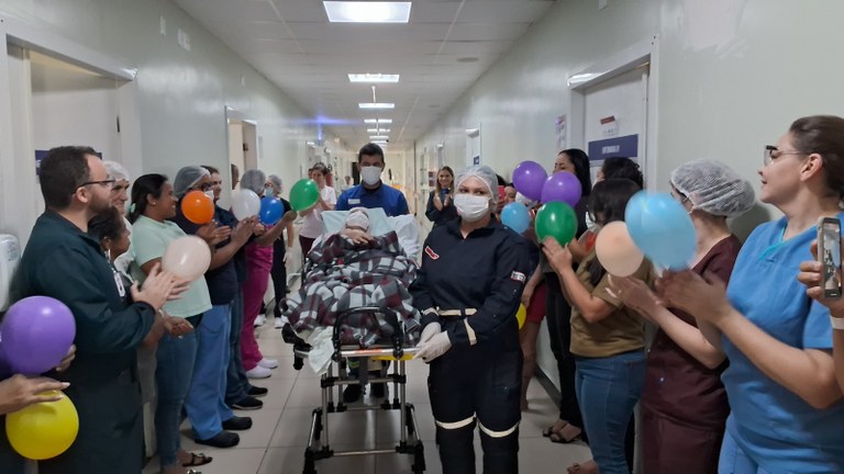 Após quatro meses internada no Hospital Metropolitano, paciente em cuidados paliativos se recupera de AVC hemorrágico em decorrência de uma malformação arteriovenosa 1.jpeg