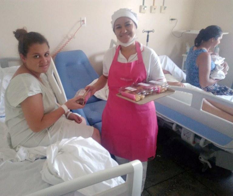Durante-todo-o-dia-foi-distribuido-brindes-com-as-pacientes.jpeg