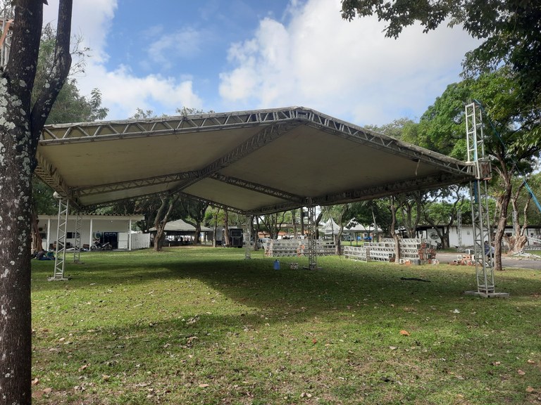 Montagem Expofeira - Parque Henirque Vieira de Melo.jpg