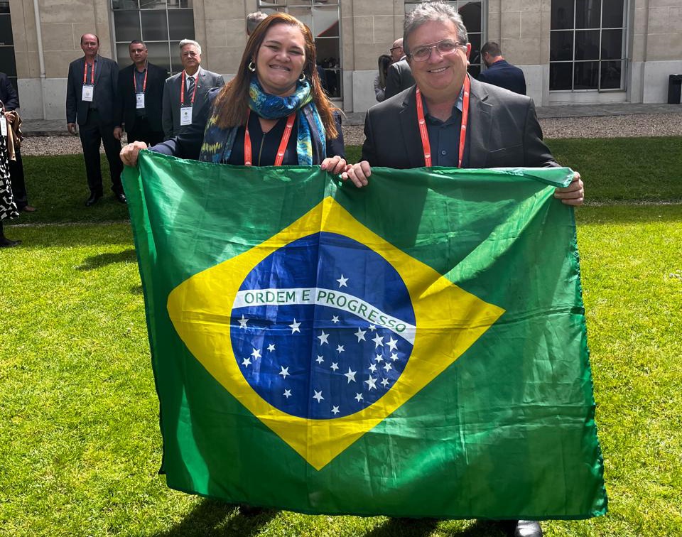 Gerente executiva da Defesa Agropecuária Girlene Alencar e o secretário Joaquim Hugo.jpg