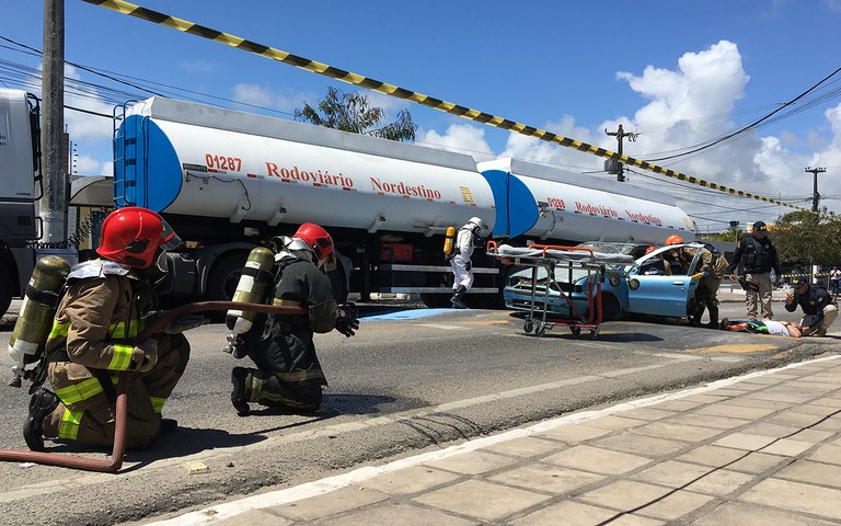 docas promove simulado de acao emergencial (5).JPG