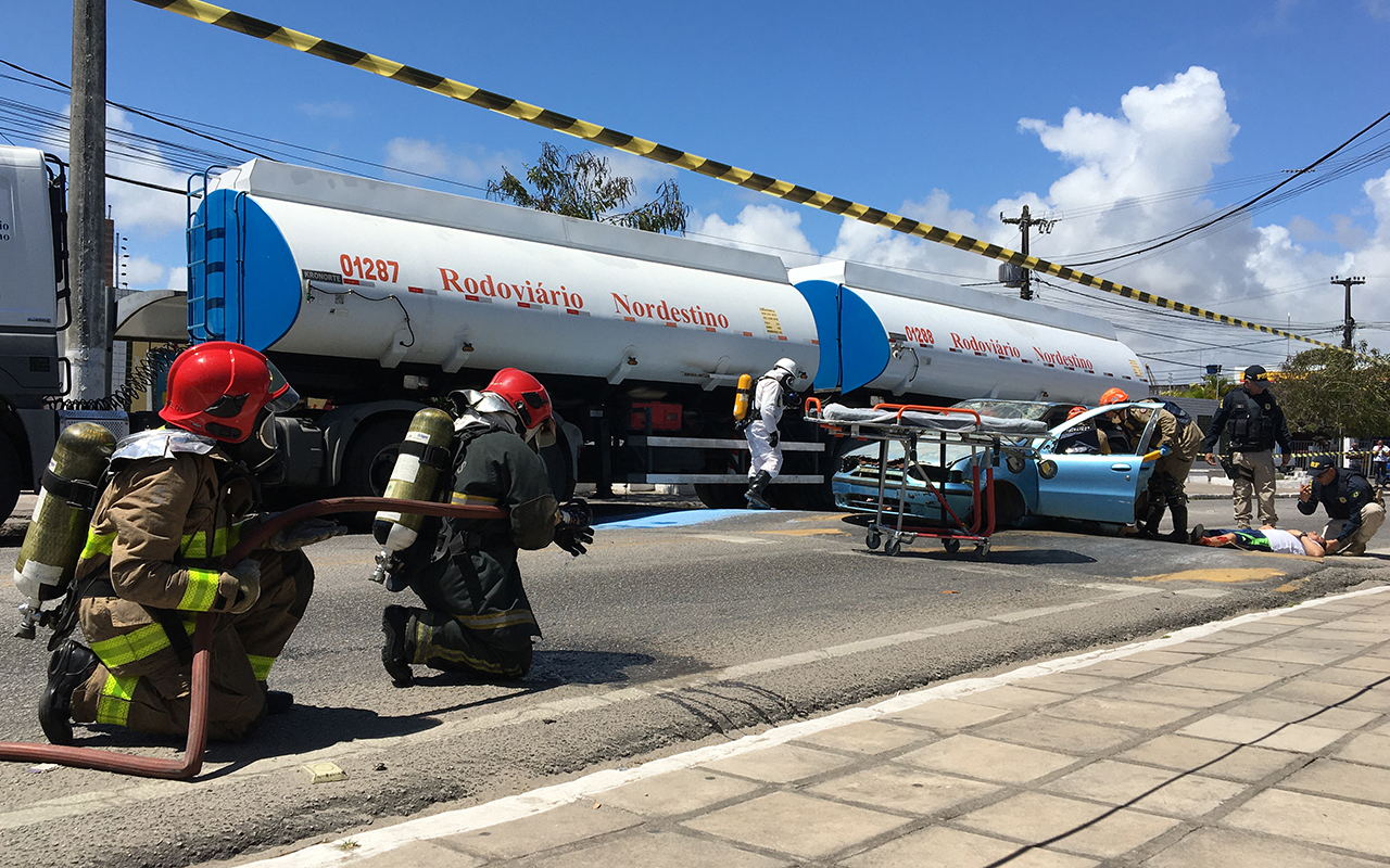 docas promove simulado de acao emergencial (5).JPG