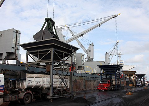 docas-porto-de-cabedelo-recebe-carga-de-petcoke.jpeg