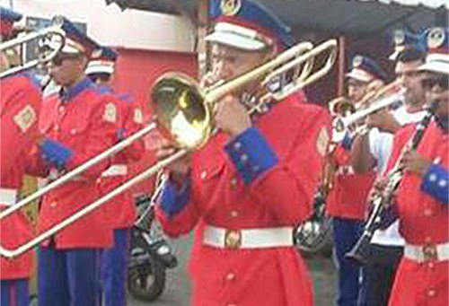 prima-e-Banda-marcial-mudam-a-vida-de-aluno-da-rede-estadua_foto-thumbnail-1.jpg