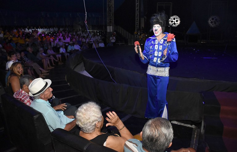 primeira dama no circo amar com entidades ligadas a criancas e idosos foto andre lucio (7).JPG