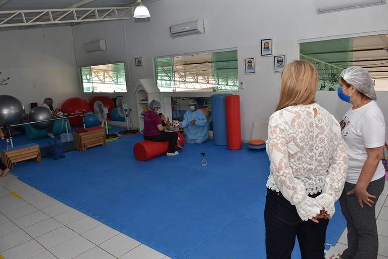 26.10.2020 Visita da Primeira dama a casa dos Idosos e projeto Julia Mikaely  (12).JPG