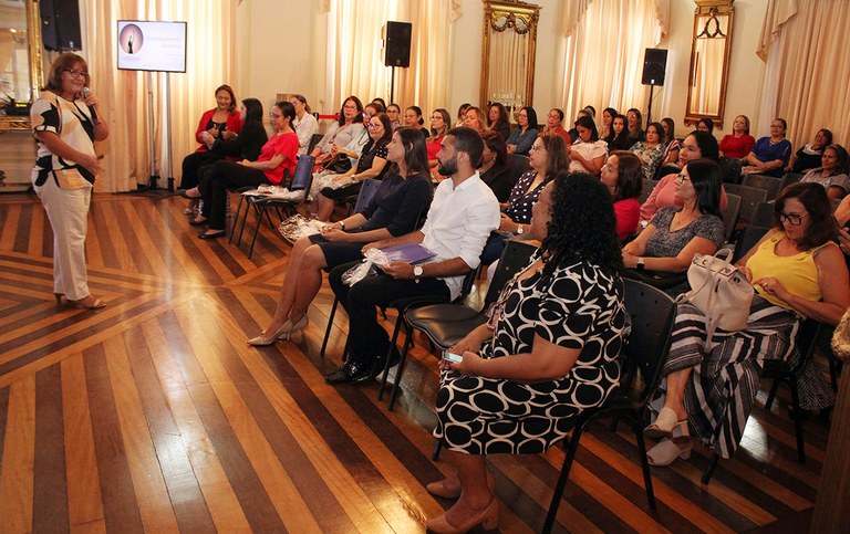 primeira dama condecorada em evento da mulher_foto alberi pontes (1).JPG