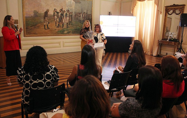 primeira dama condecorada em evento da mulher_foto alberi pontes (5).JPG