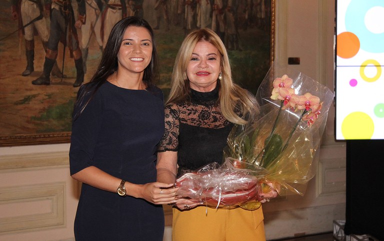primeira dama condecorada em evento da mulher_foto alberi pontes (6).JPG