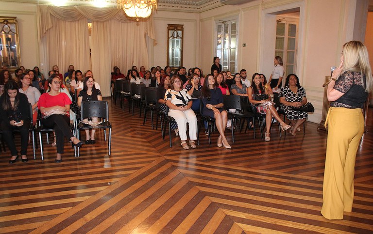 primeira dama condecorada em evento da mulher_foto alberi pontes (7).JPG
