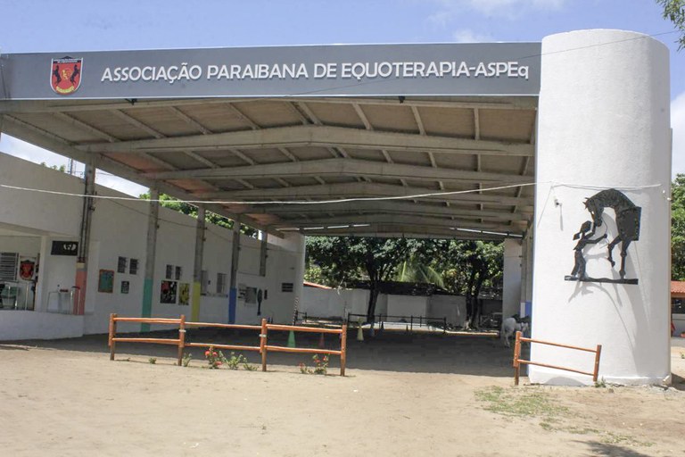 primeira dama visita associaçao de equoterapia_foto alberi pontes (1).jpg