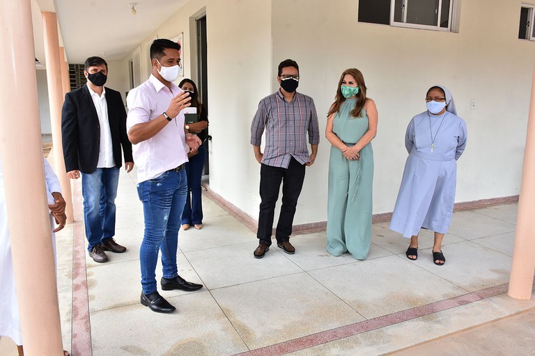 Primeira-dama entrega projeto de Energia Solar no NACC e Lar da Providência (10).JPG