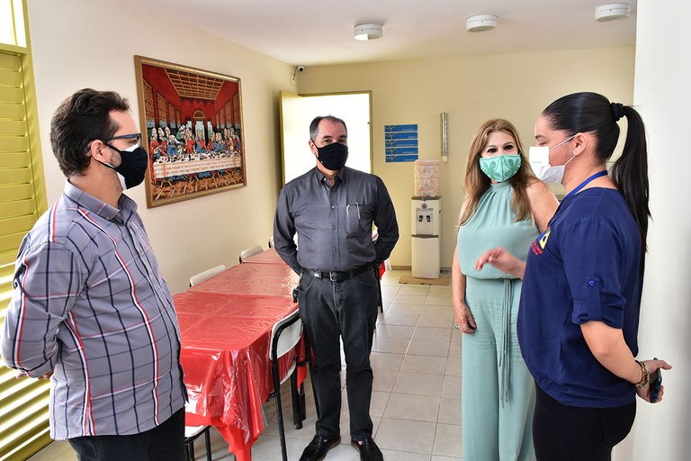 Primeira-dama entrega projeto de Energia Solar no NACC e Lar da Providência (4).JPG