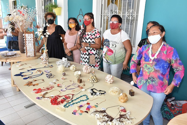Primeira-dama visita as homenageados do 33 salão do artesanato (6).JPG