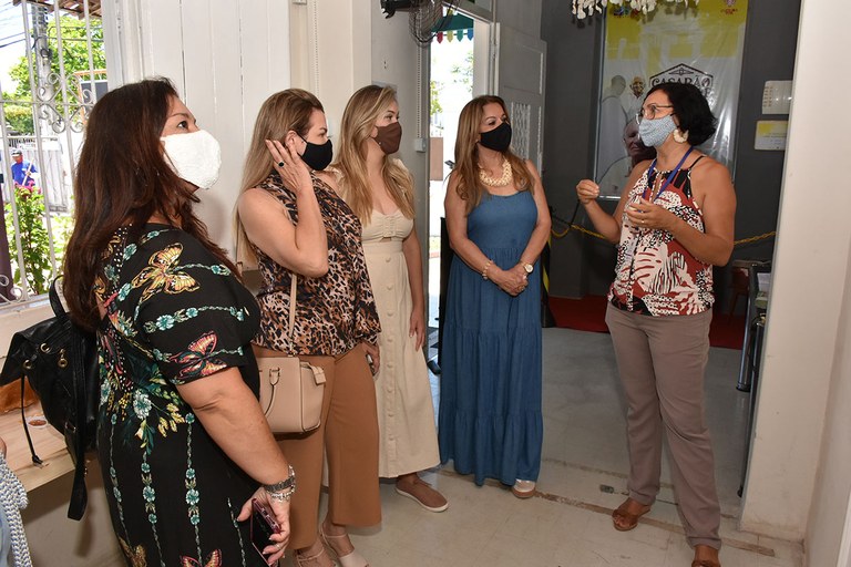 Primeira-dama visita as homenageados do 33 salão do artesanato (9).JPG