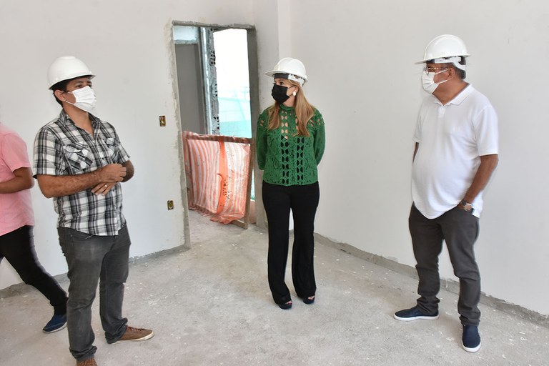 Primeira-dama visiata obras do Hospital Padre Zé (6).JPG