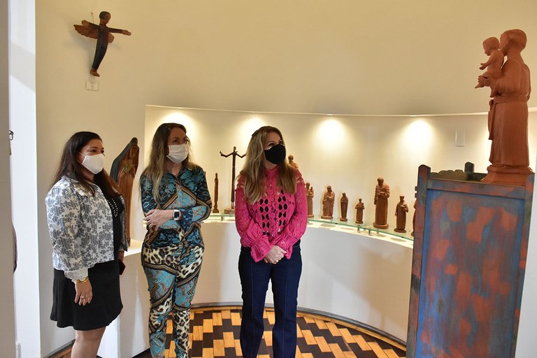 13.07.2021 Visita da primeira dama do estado e da prefeitura a Casa do Artesão (4).JPG