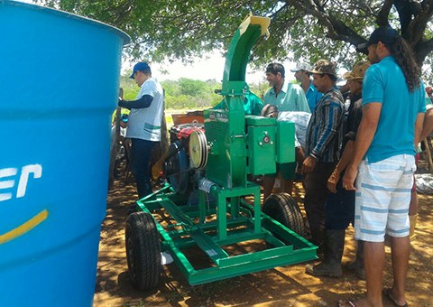 ses-procase-realiza-entrega-de-equipamento-em-monteiro-1.jpeg ses-procase-realiza-entrega-de-equipamento-em-monteiro-1.jpeg