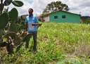06_03_2020 Agricultores exibem com satisfação título de posse de terras concedido pelo governo (6).JPG