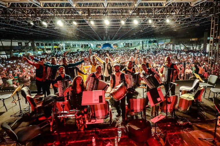 ORQUESTRA SANFONICA BALAIO NORDESTE1.jpg