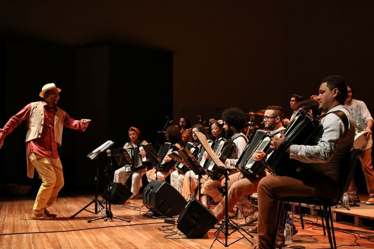ORQUESTRA SANFONICA BALAIO NORDESTE2.jpg