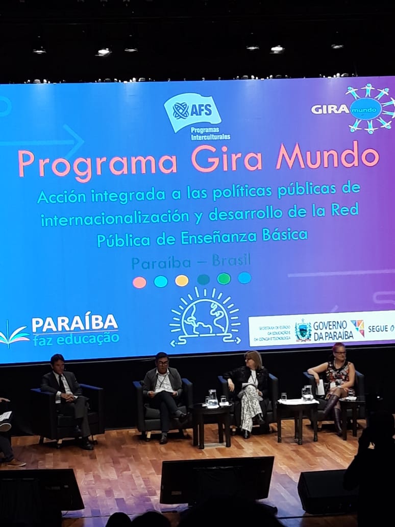 Tulhio Serrano no Simpósio de Educação Global.jpeg