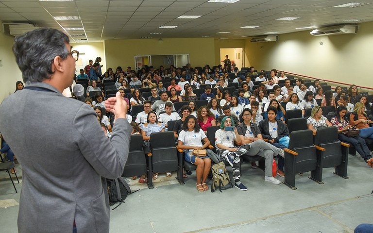 seect estudantes giramundo realizam III mostra experiencias internacionais foto delmer rodrigues (6).jpg