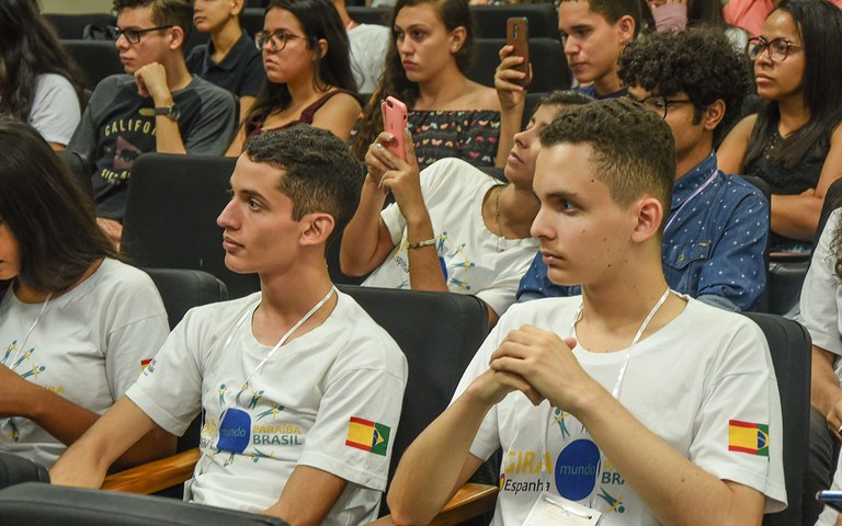seect estudantes giramundo realizam III mostra experiencias internacionais foto delmer rodrigues (7).jpg