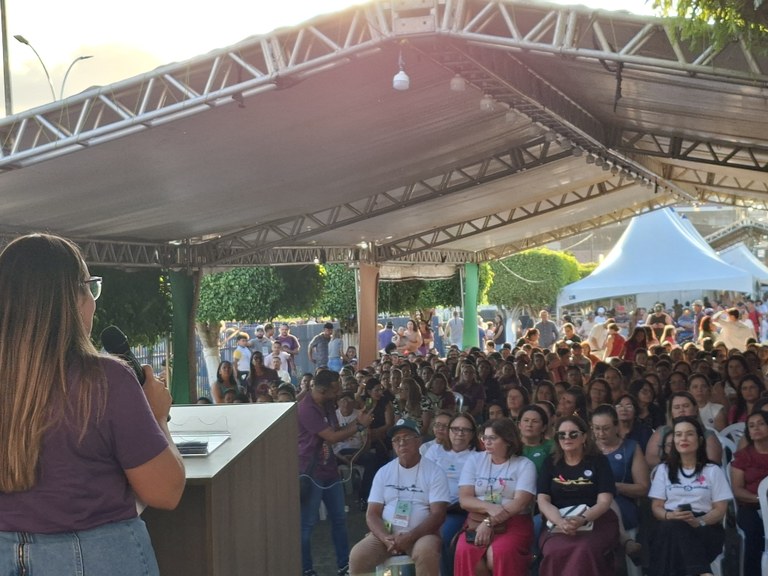 Camila Mariz Ribeiro - Palestra sobre o programa Antes que Aconteça.jpg