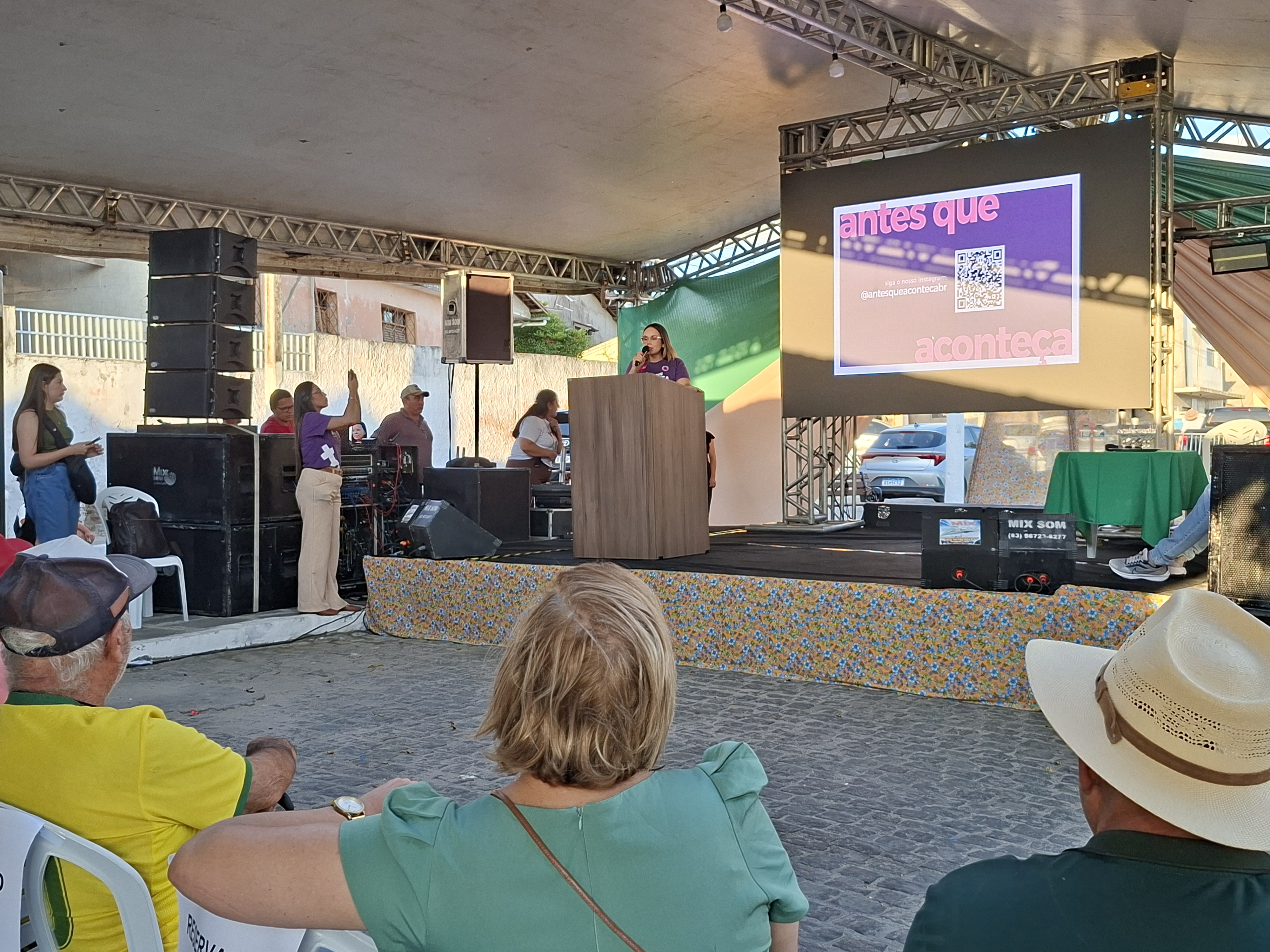 Palestra da advogada Camila Mariz Ribeiro sobre o programa Antes que Aconteça.jpg