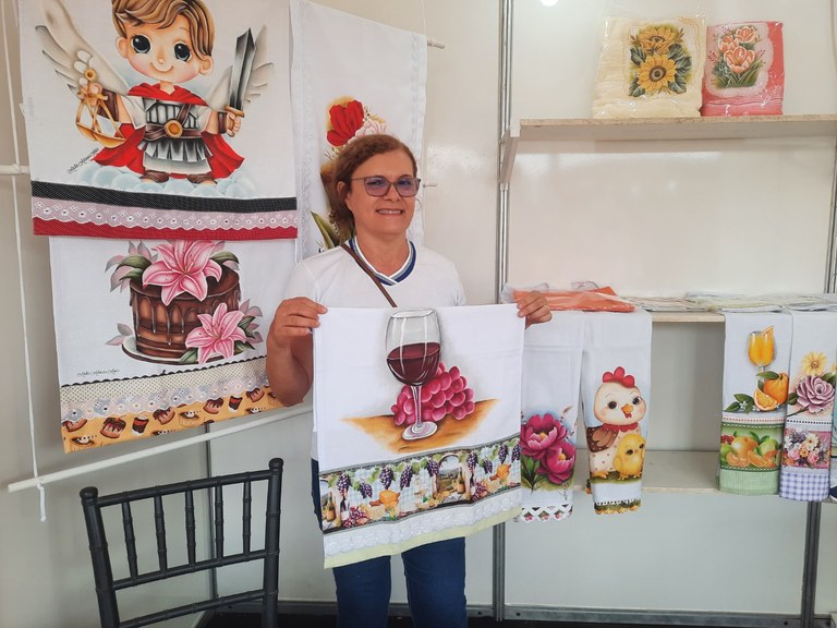 Artesã Aparecida Lacerda.jpg