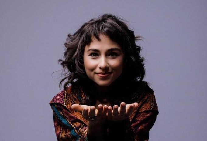 Flaira Ferro 2.jpg