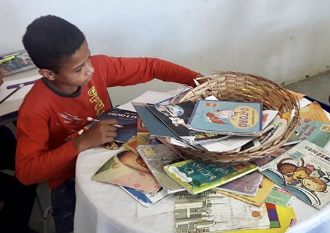 Projeto-Aprendiz-de-poeta-rimas-do-meu-lugar-transforma-relacao-de-alunos-com-a-liter-7.jpg