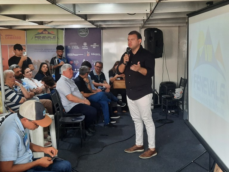 Prefeito Cláudio Neto, Itabaiana, na abertura da VIII Fenevale.jpg