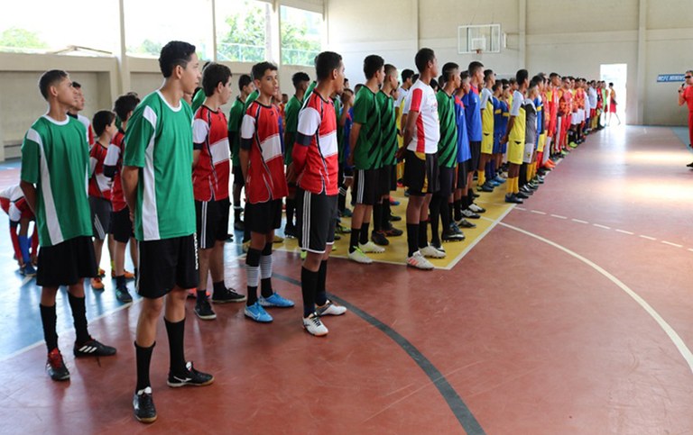 projeto bombeiro Gol 10 com 250 jovens do estado no 6º torneio (1).JPG
