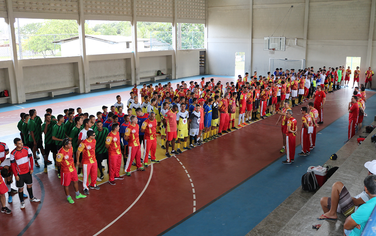 projeto bombeiro Gol 10 com 250 jovens do estado no 6º torneio (2).JPG