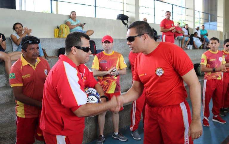 projeto bombeiro Gol 10 com 250 jovens do estado no 6º torneio (3).JPG