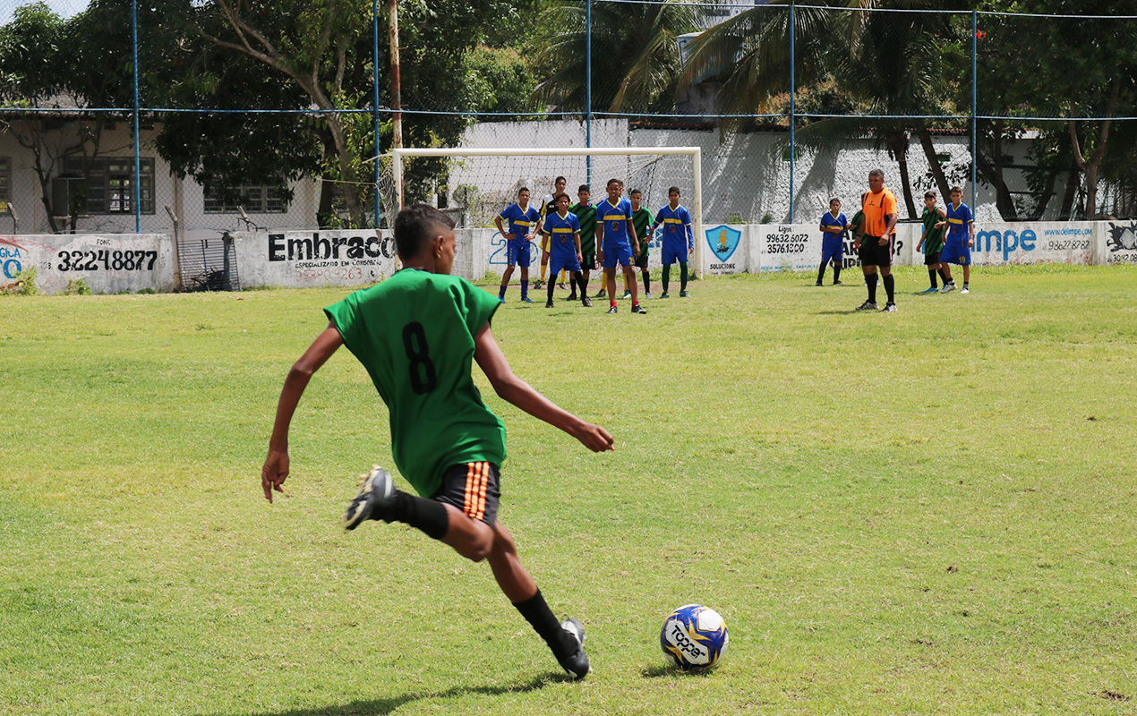 projeto bombeiro Gol 10 com 250 jovens do estado no 6º torneio (4).JPG