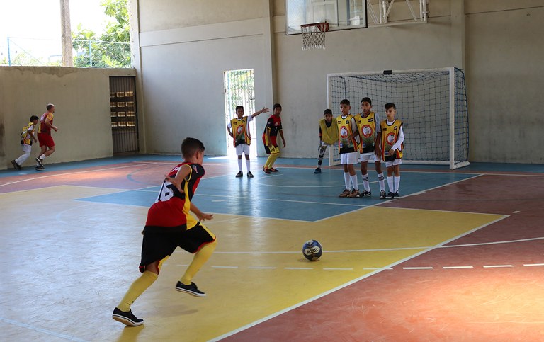 projeto bombeiro Gol 10 com 250 jovens do estado no 6º torneio (5).JPG