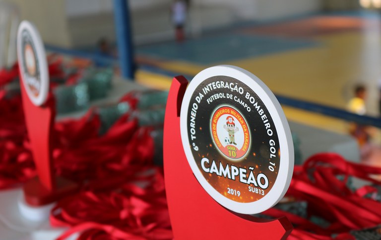projeto bombeiro Gol 10 com 250 jovens do estado no 6º torneio (6).JPG