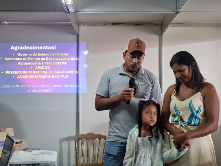 Encontro de Mulheres do Agro - Santo Andre - Festa da Cabra Rainha 2 - Thiago e Erivalda Trajano e a filha.jpeg