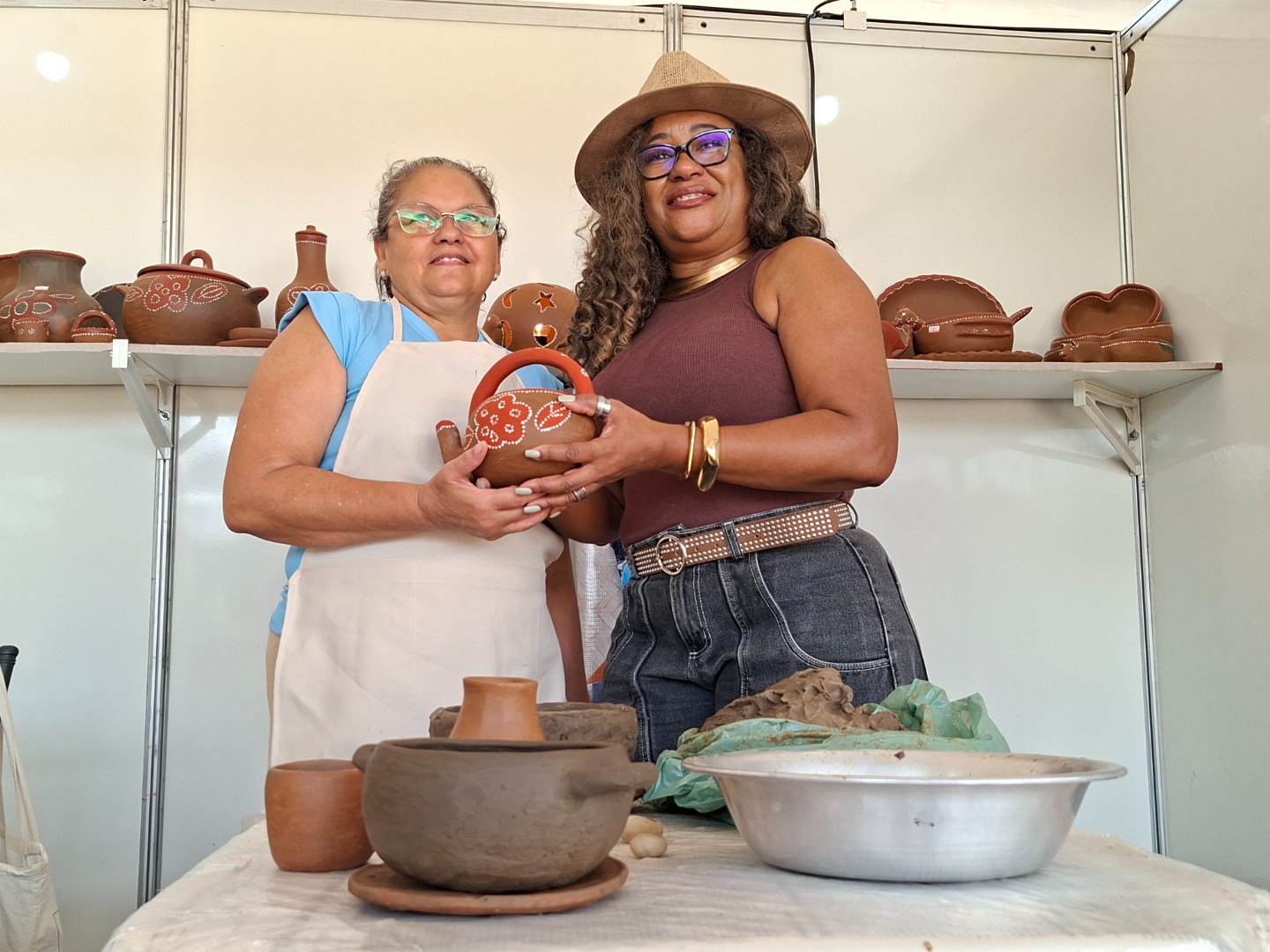 Rita de Cássia - Artesã de Serra Branca e Márcia Dornelles assessora de Gestão Social da Sedap-PB.jpg