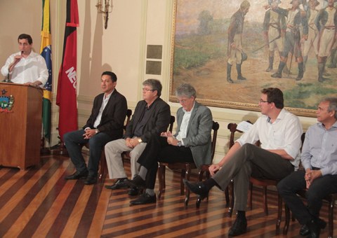 ricardo-faz-convenios-com-prefeitura-para-escolas-municipais_fotos-alberi-pontes-5.jpg
