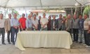 ricardo-assina-protocolo-do-gol-de-placa_foto-jose-marques-1-portal.jpg